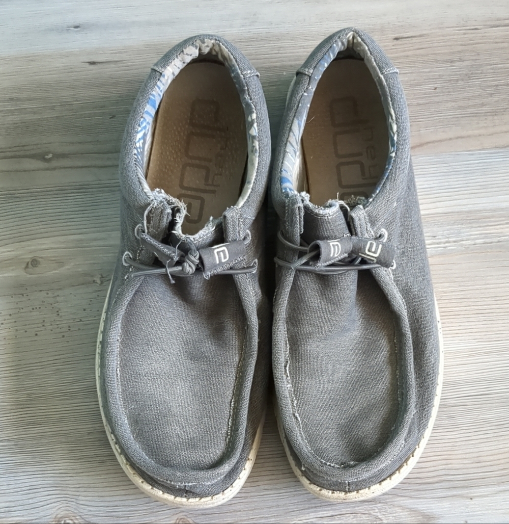 Men's HEYDUDE Wally Size 10 EUC Lightweight Comfortable Slub Canvas Shoes